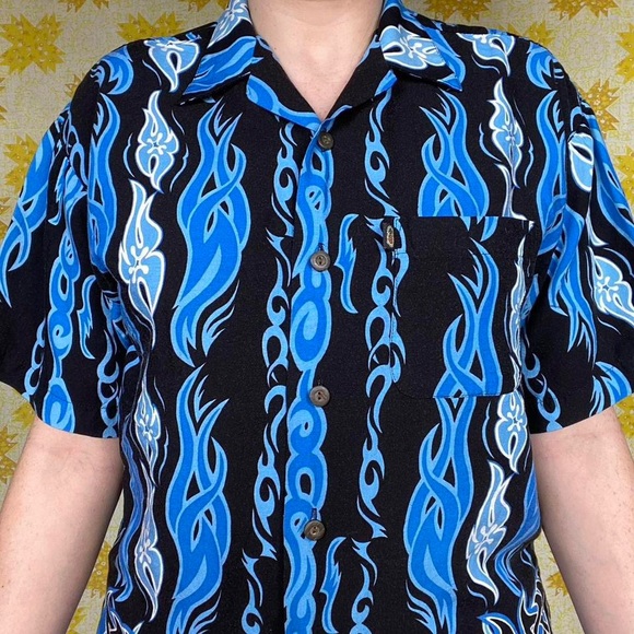 Vintage Y2K black & blue tribal flames button up 🔥 - Picture 2 of 6